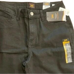 Lee Women’s Mid Rise Capri Black Jeans New size 10M